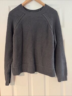 GAP Women's Textured Crewneck Sweater - Charcoal Gray
